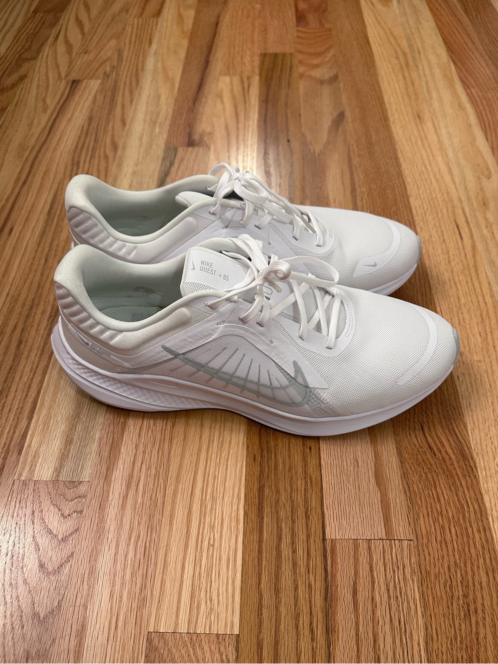 EUC Nike Quest 05 Running Shoe, White, Men’s 11.5
